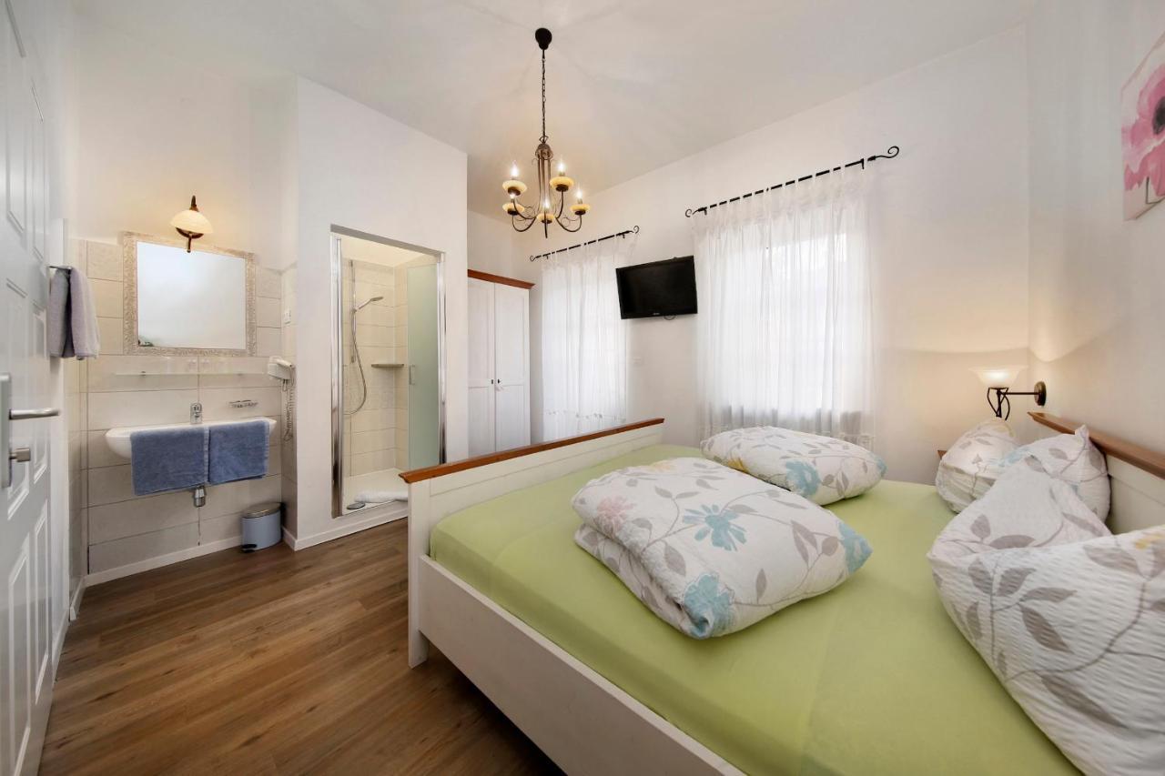 Garni Villa Tyrol - Adults Only Merano Ruang foto